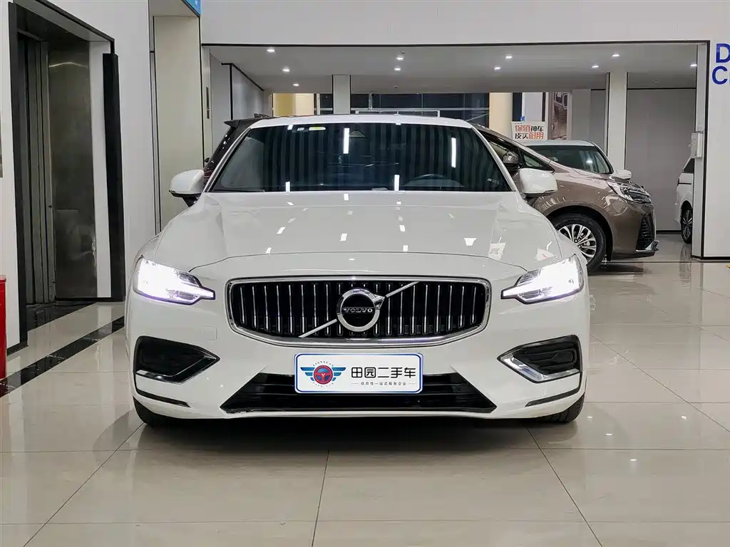 Volvo S60 2021 — фото 2