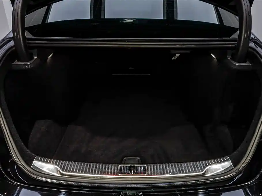 Mercedes-Benz S-Class 2023