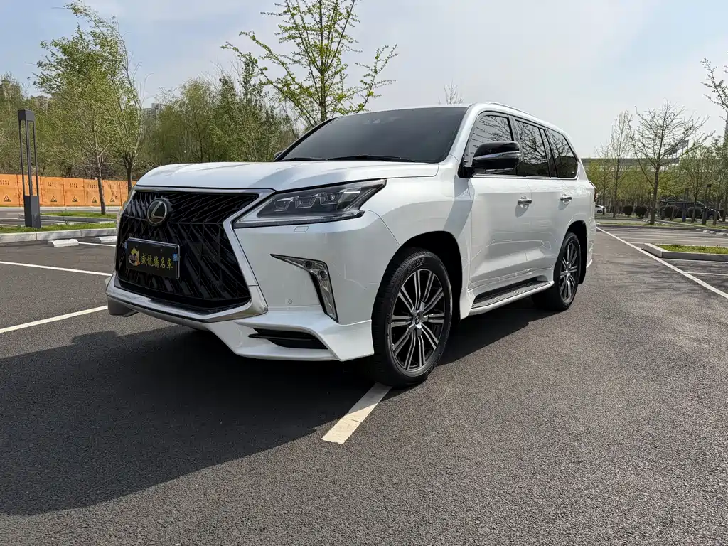 Lexus LX 2020 — фото 1