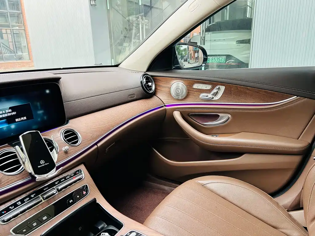 Mercedes-Benz E-Class 2022 — фото 14