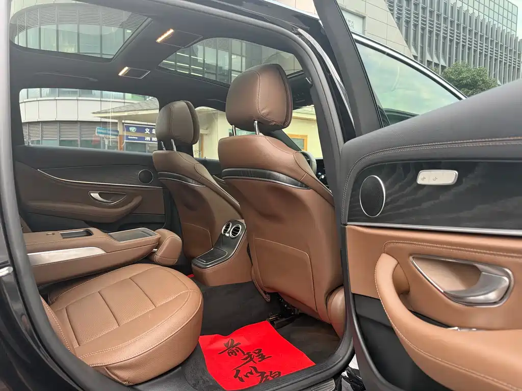 Mercedes-Benz E-Class 2023 — фото 10