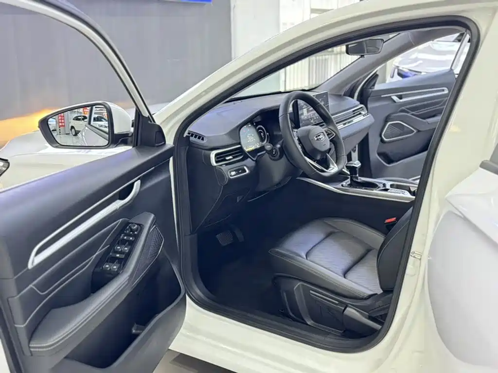 Geely Emgrand 2022 — фото 16