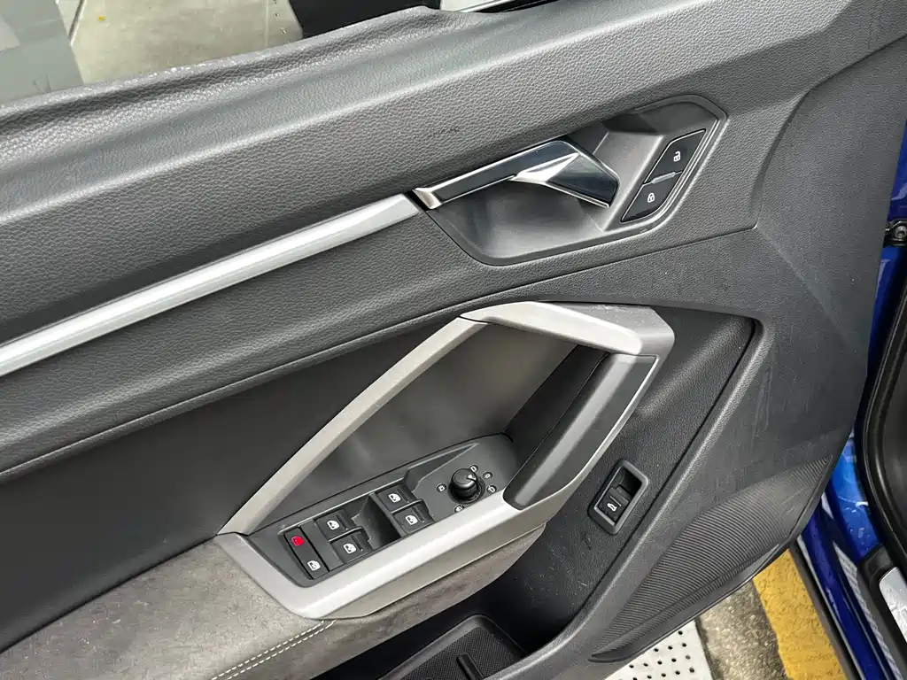 Audi Q3 2019 — фото 16
