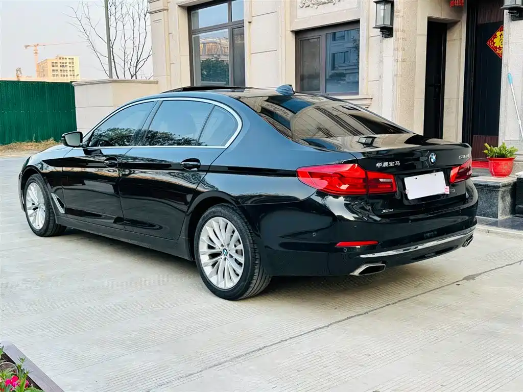 BMW 5 Series 2019 — фото 8