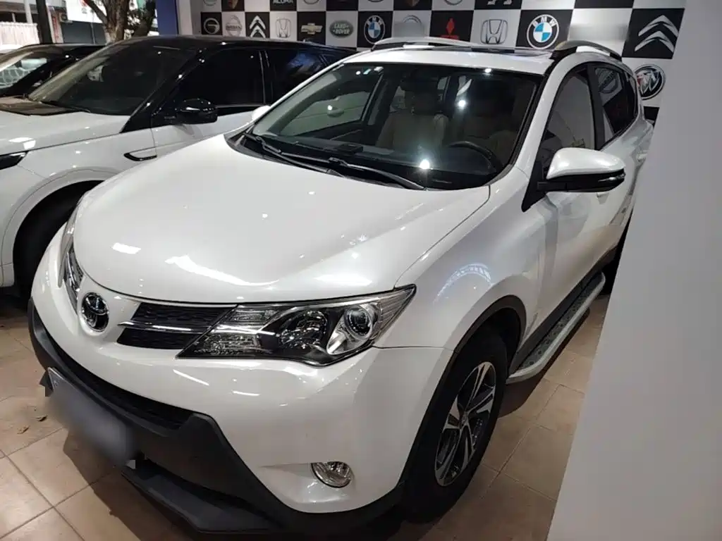 Toyota RAV4 2015 — фото 1
