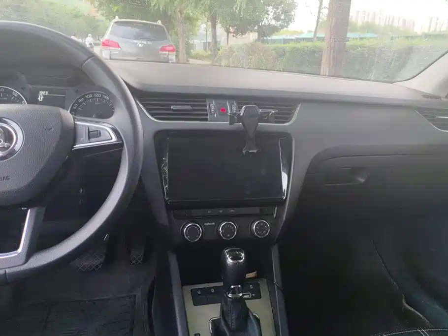 Skoda Octavia 2019 — фото 13