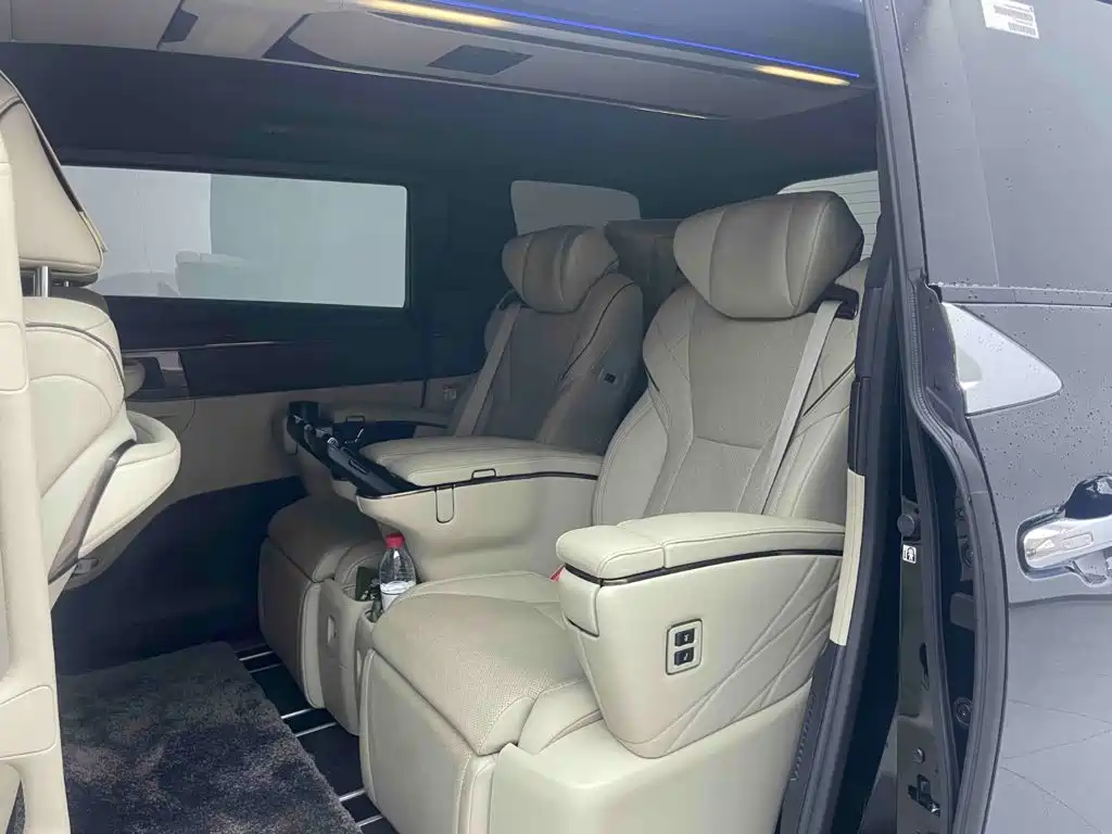 Toyota Vellfire 2023 — фото 5