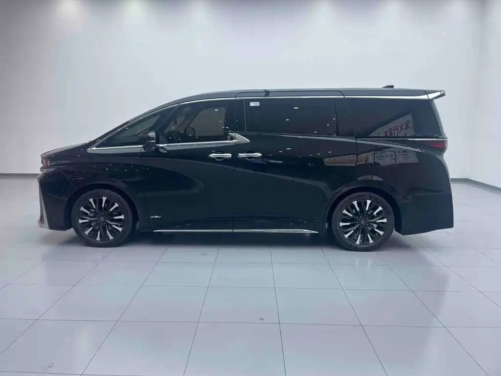 Toyota Vellfire 2023 — фото 2