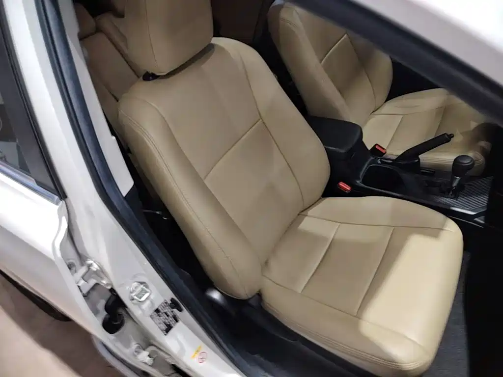 Toyota RAV4 2015 — фото 25