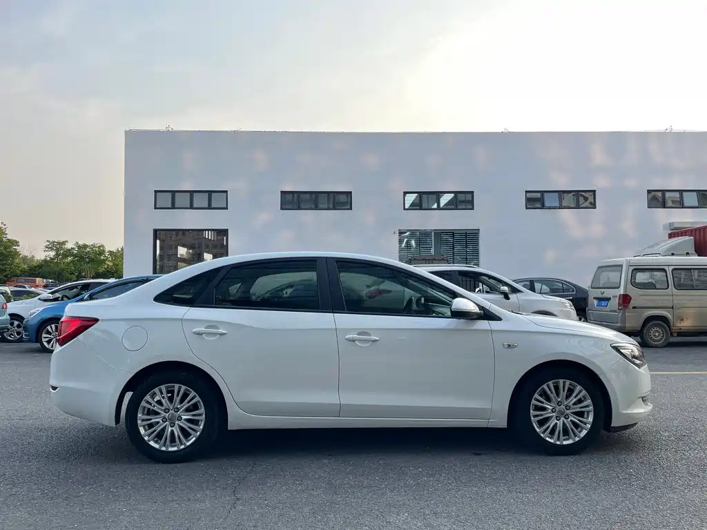 Buick Excelle 2015 — фото 15