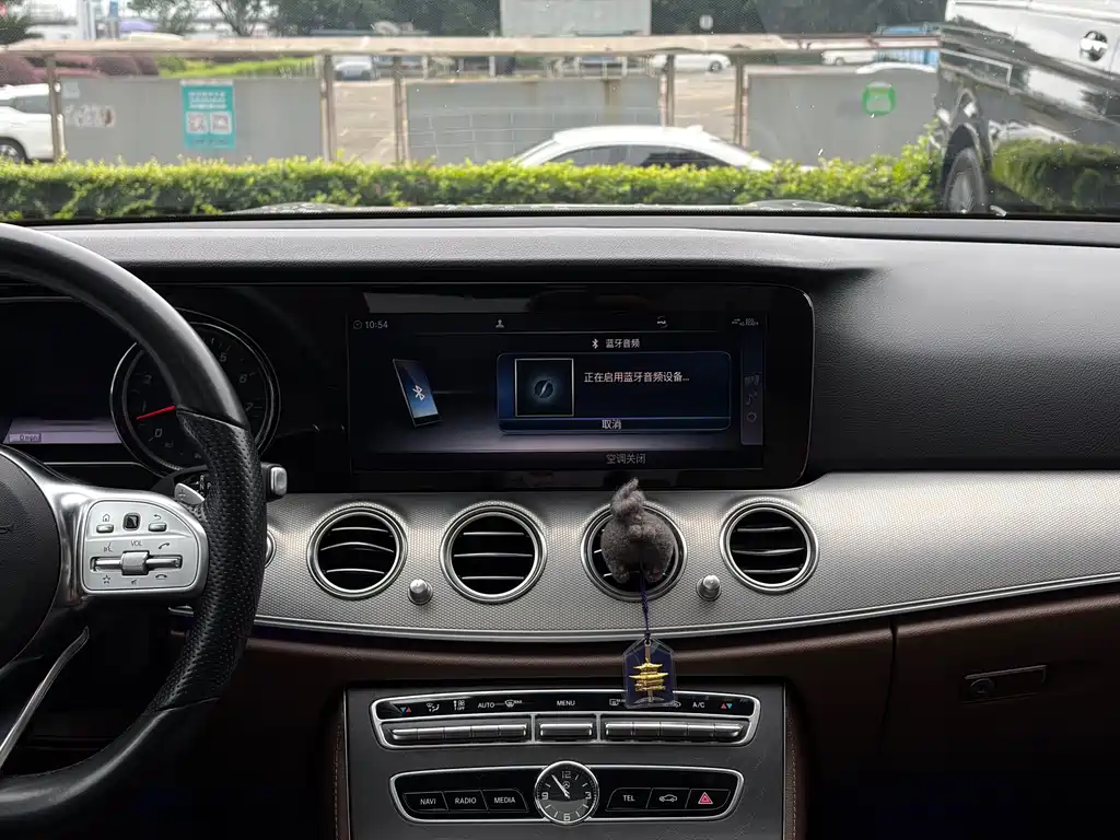 Mercedes-Benz E-Class 2019 — фото 15