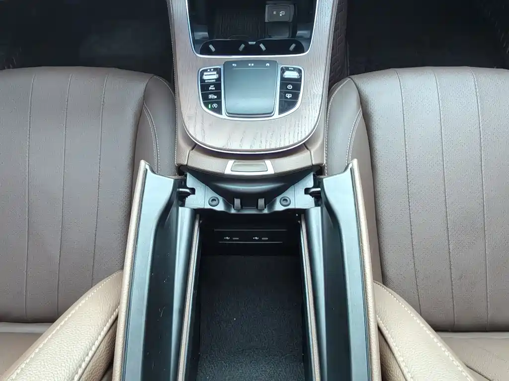 Mercedes-Benz E-Class 2023 — фото 17