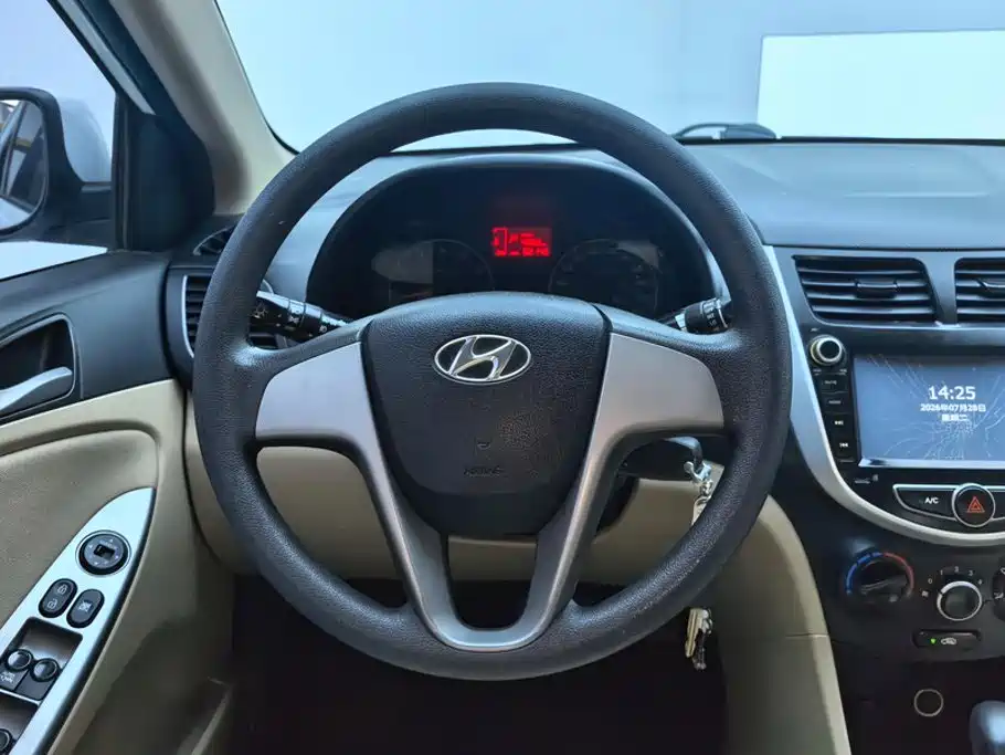 Hyundai Accent 2016 — фото 15