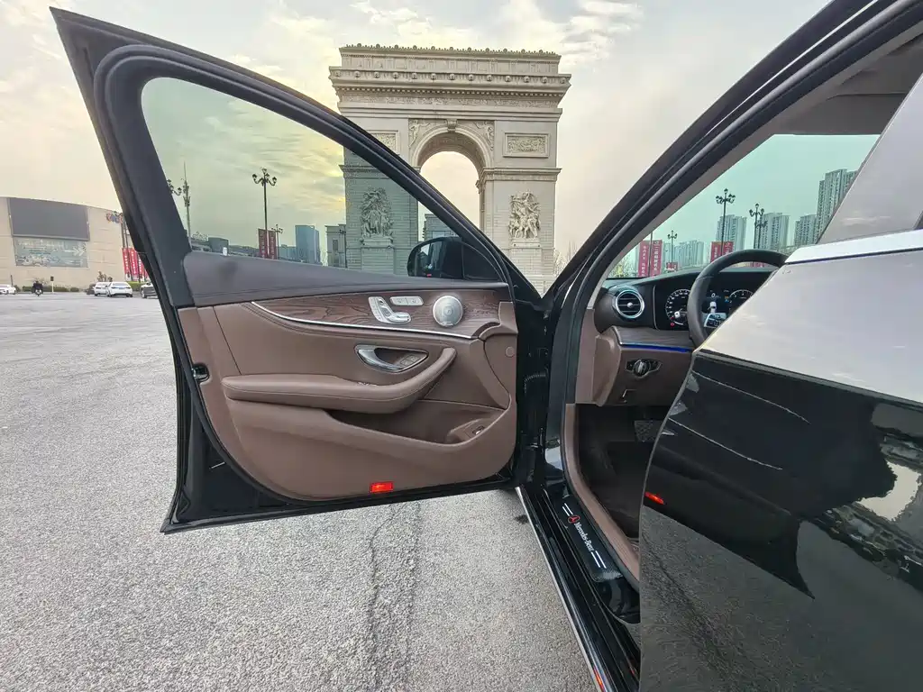 Mercedes-Benz E-Class 2023 — фото 13