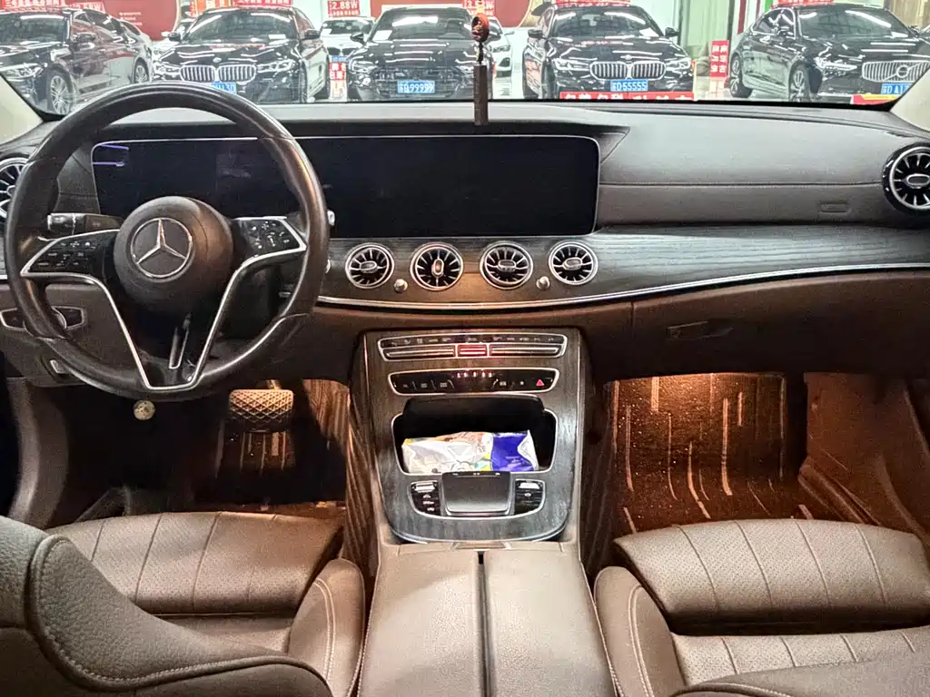 Mercedes-Benz E-Class 2022 — фото 8