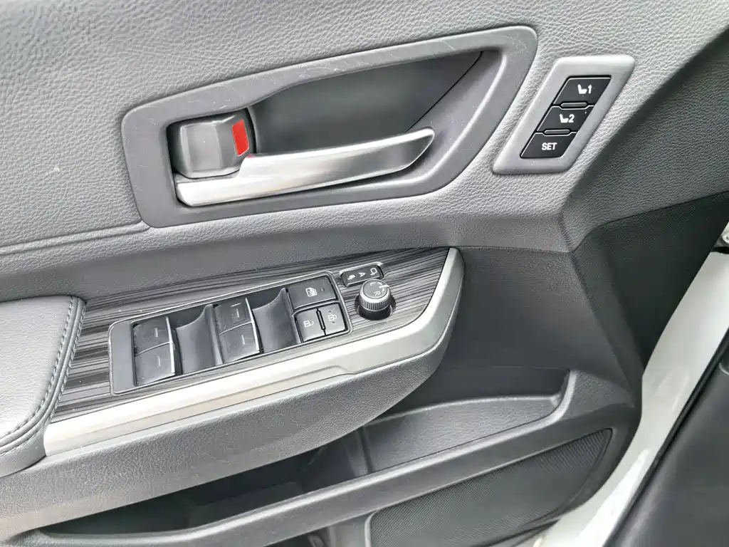 Toyota Sienna 2023 — фото 14