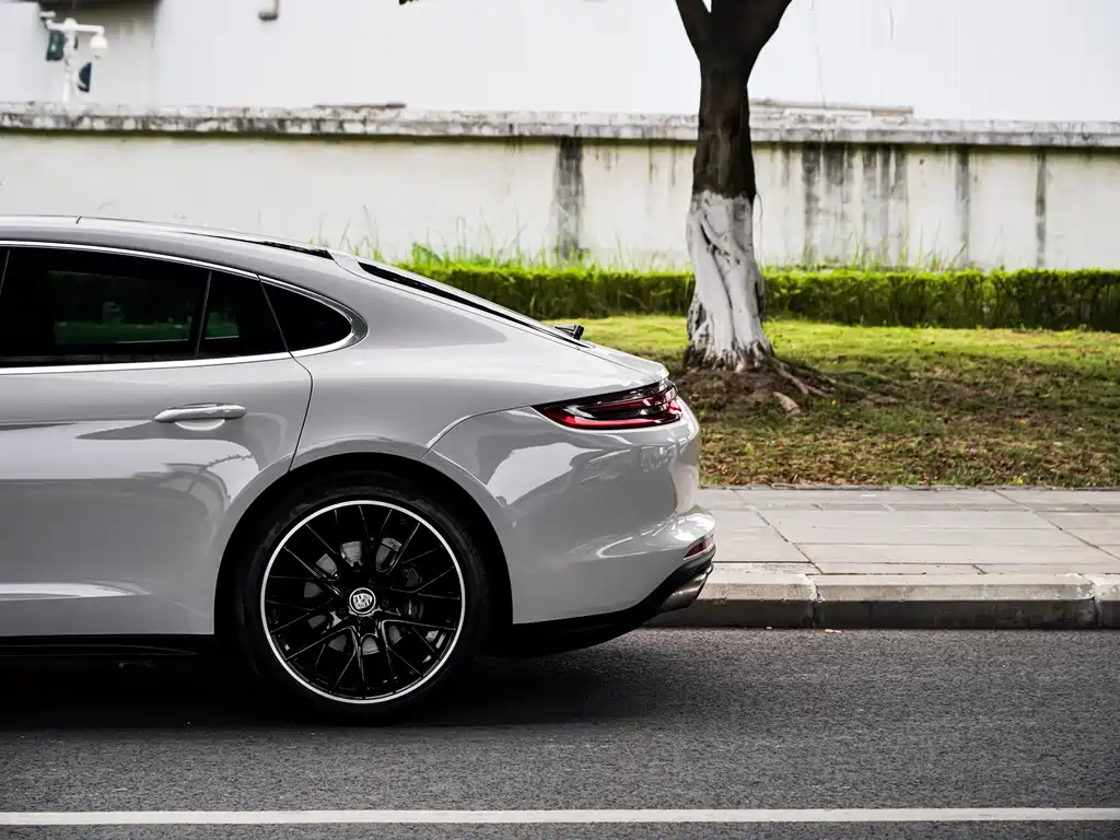 Porsche Panamera 2018 — фото 18