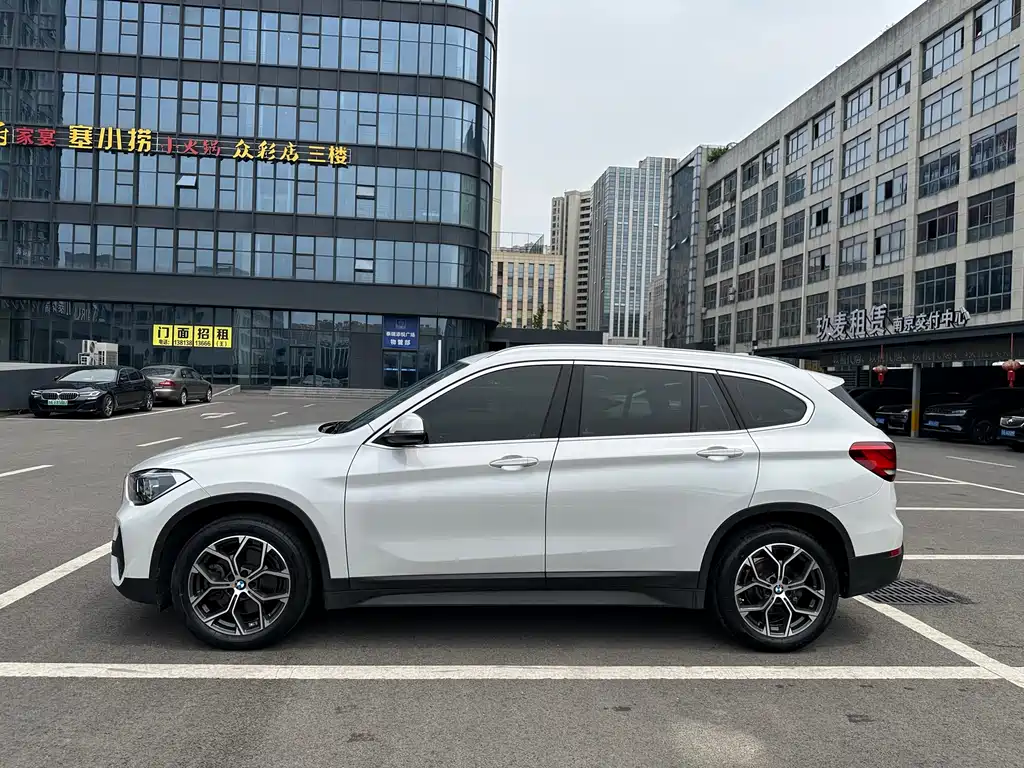 BMW X1 2022 — фото 4