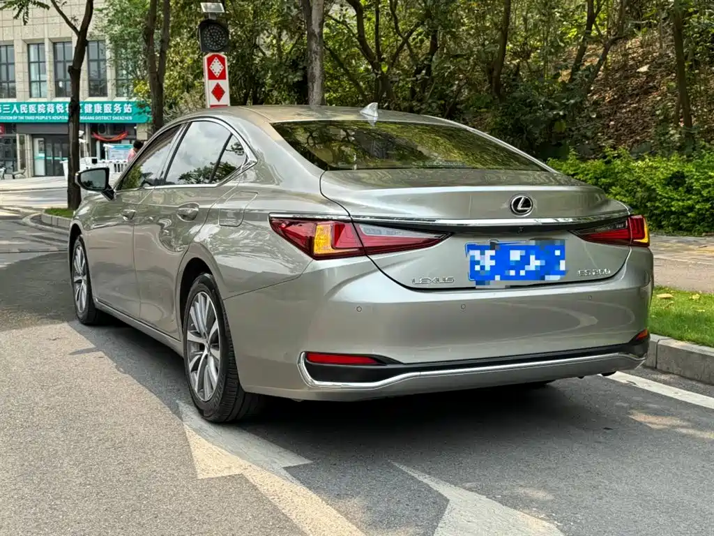 Lexus ES 2019 — фото 9