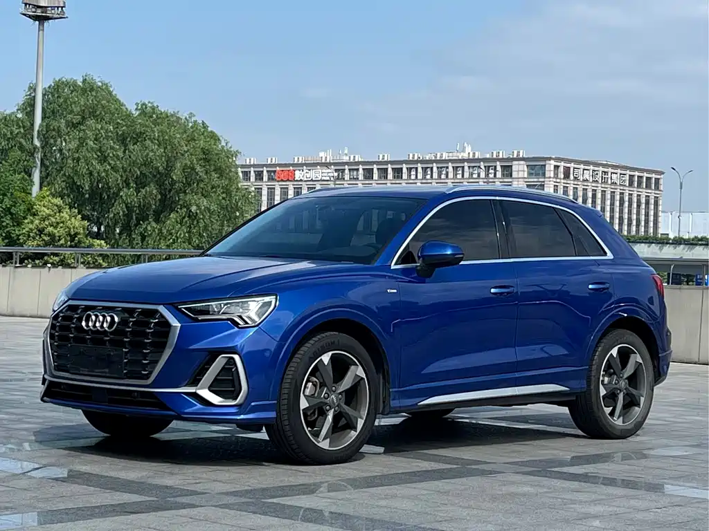Audi Q3 2020 — фото 1