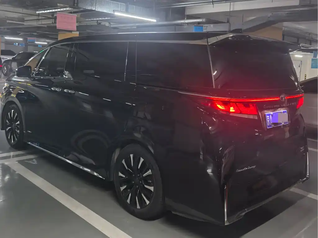 Toyota Vellfire 2024 — фото 3