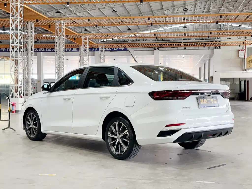 Geely Emgrand 2022 — фото 17