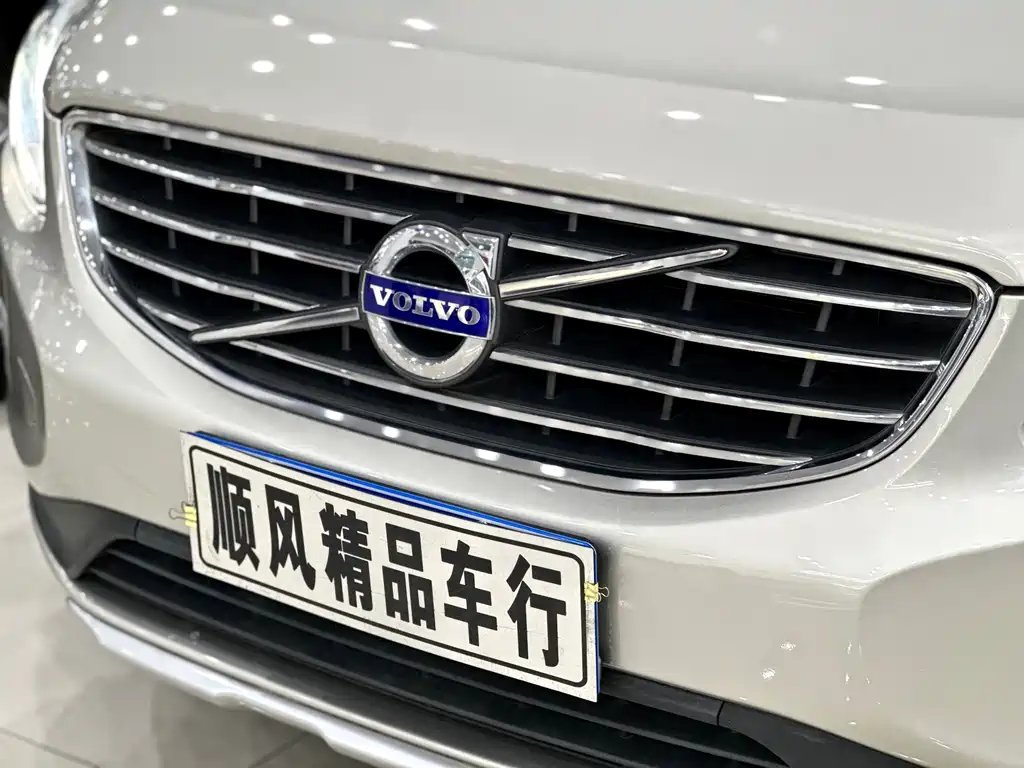 Volvo XC60 2017 — фото 22