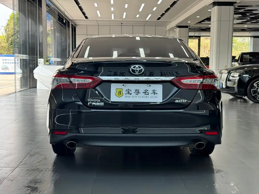 Toyota Camry 2018 — фото 4