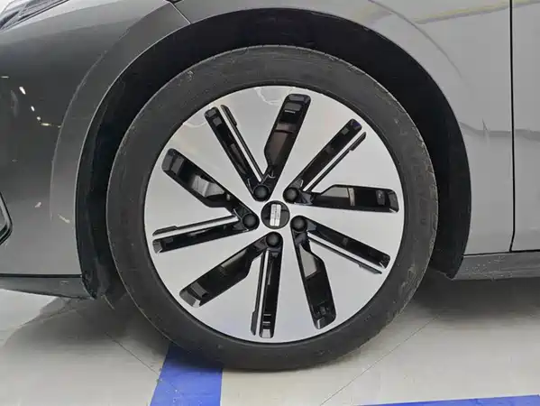 Geely Galaxy E8 2024