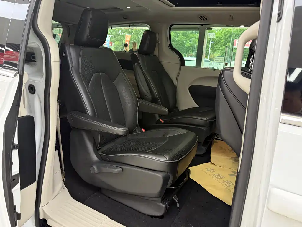 Chrysler Grand Voyager 2019 — фото 30