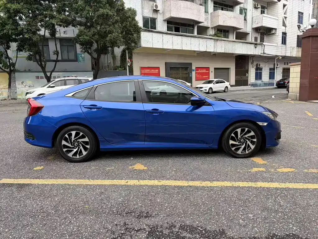 Honda Civic 2018 — фото 4