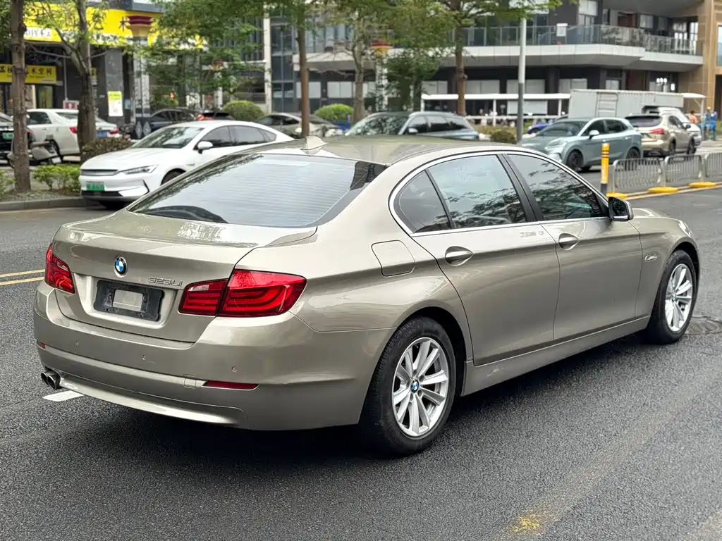 BMW 5 Series 2011 — фото 21