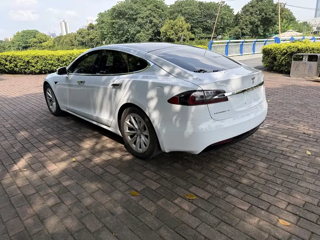 Tesla Model S 2019 — фото 7