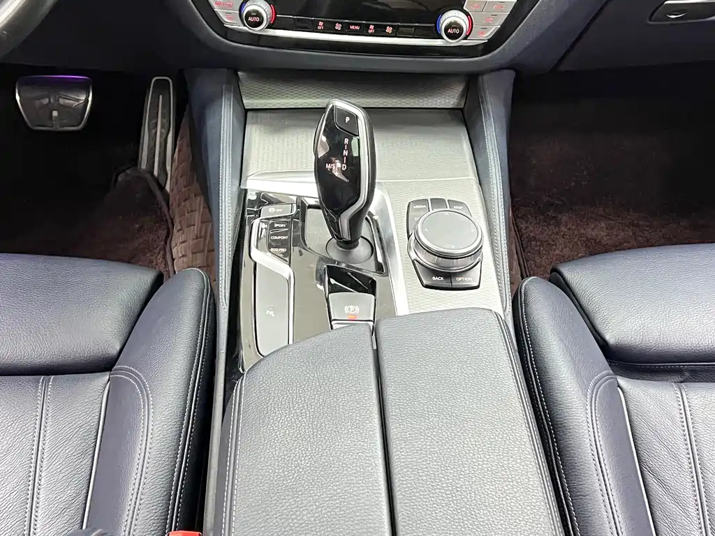 BMW 5 Series 2020 — фото 19