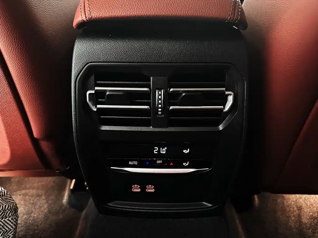 BMW 3 Series 2023 — фото 17