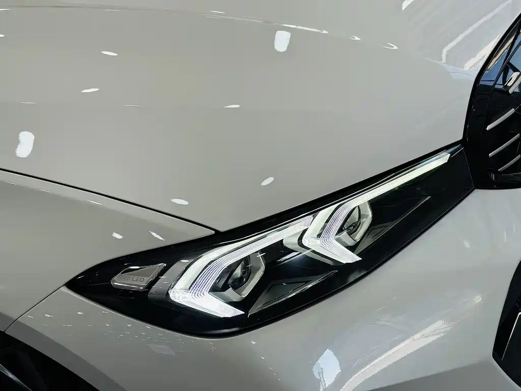 BMW 3 Series 2023 — фото 11