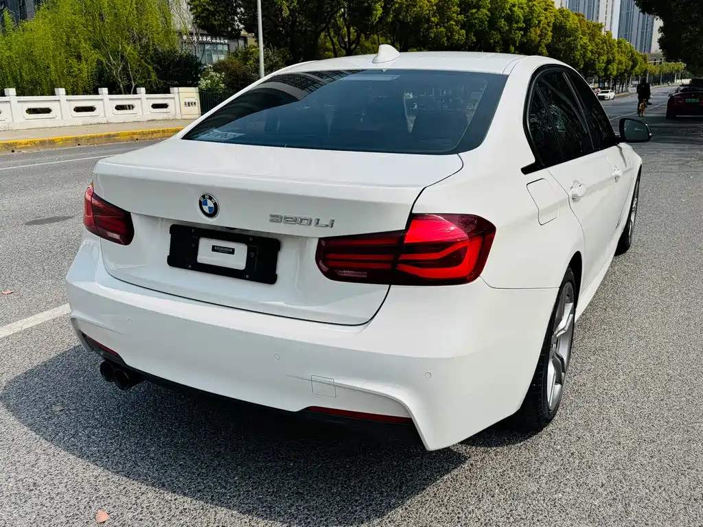 BMW 3 Series 2019 — фото 12