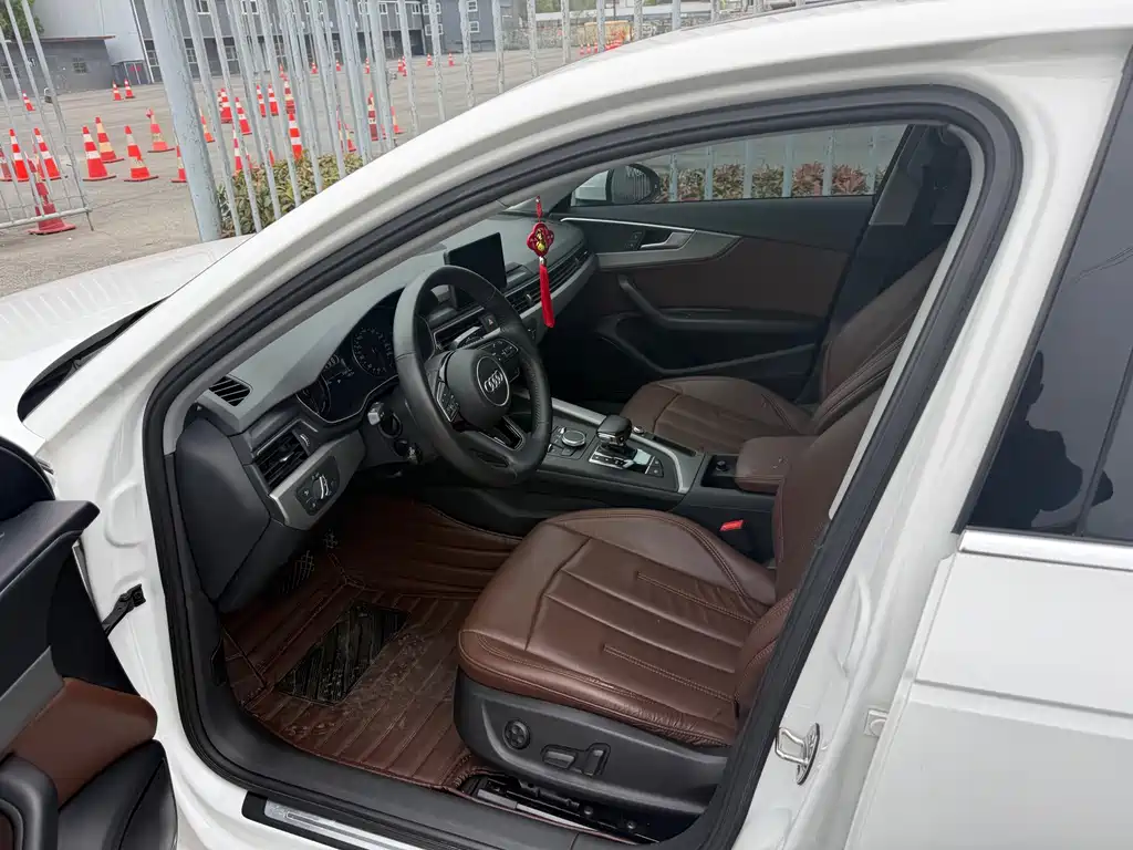 Audi A4L 2018