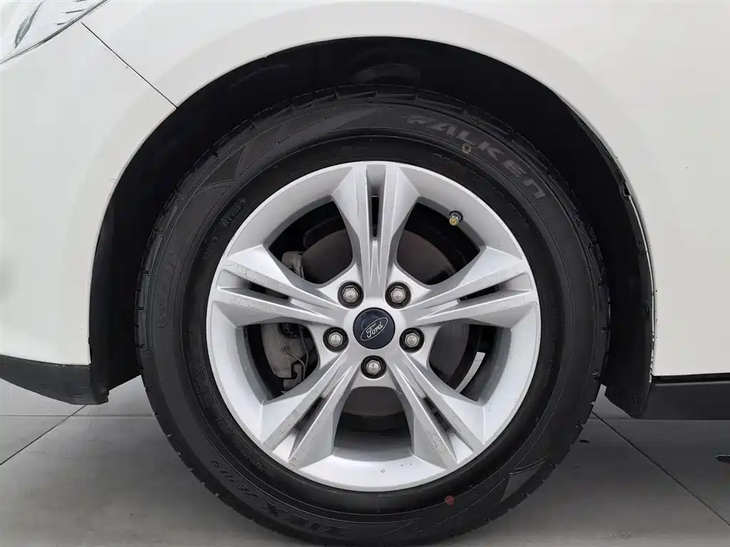 Ford Focus 2015 — фото 17