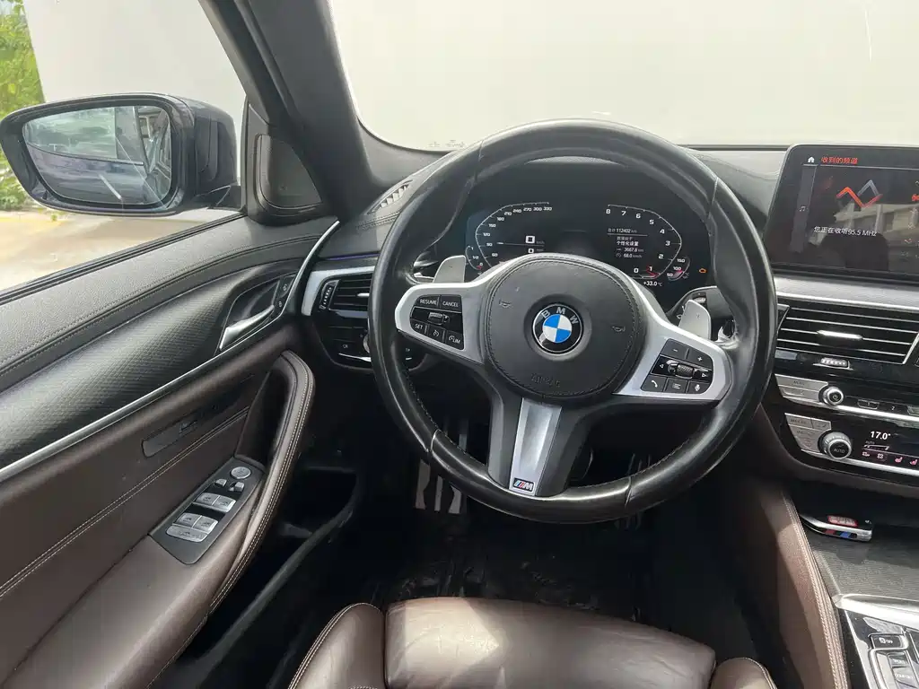 BMW 5 Series 2021 — фото 10