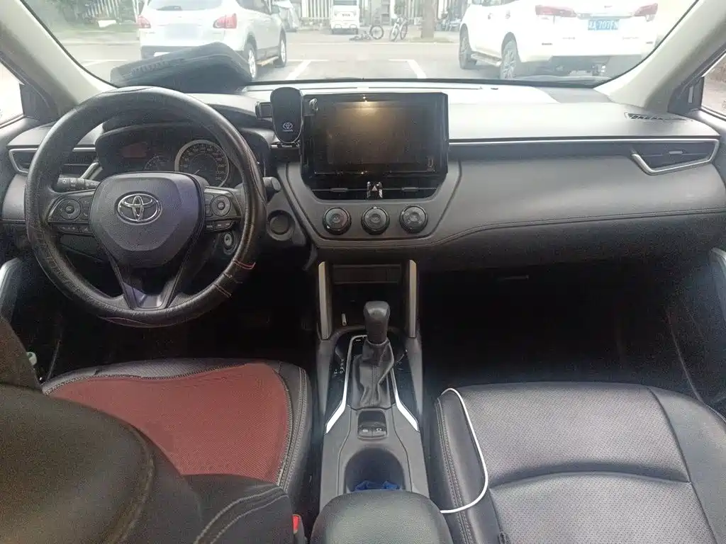 Toyota Corolla Cross 2022 — фото 13