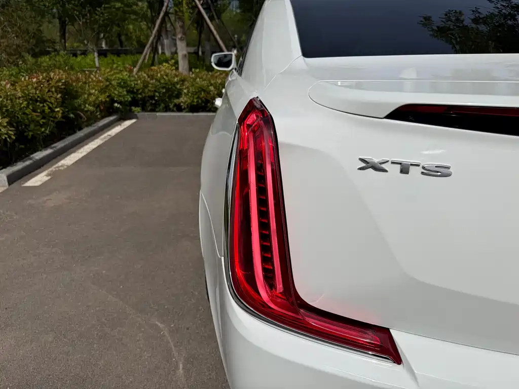 Cadillac XTS 2018 — фото 21