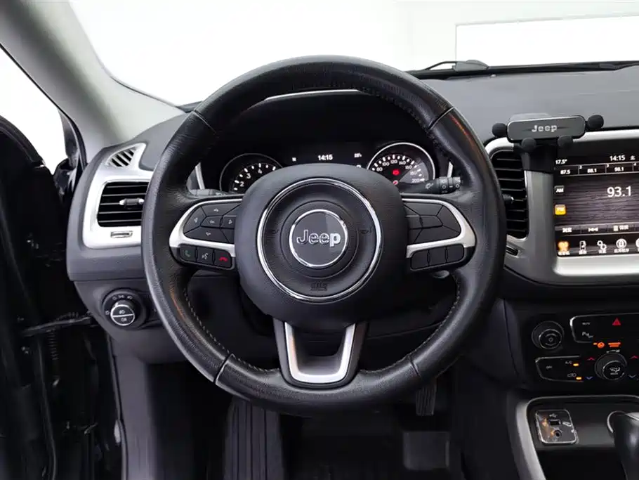 Jeep Compass 2018 — фото 15