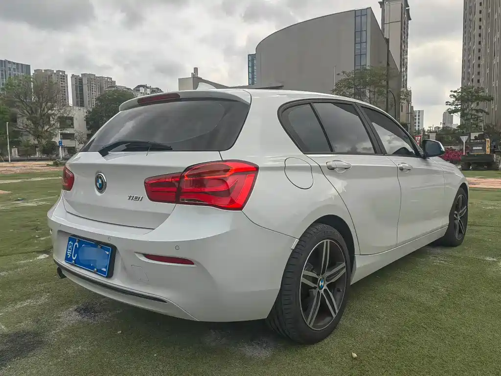BMW 1 Series 2019 — фото 9