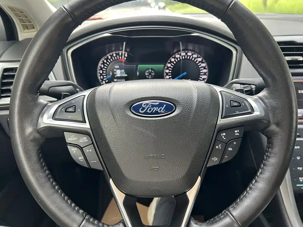 Ford Mondeo 2014 — фото 13