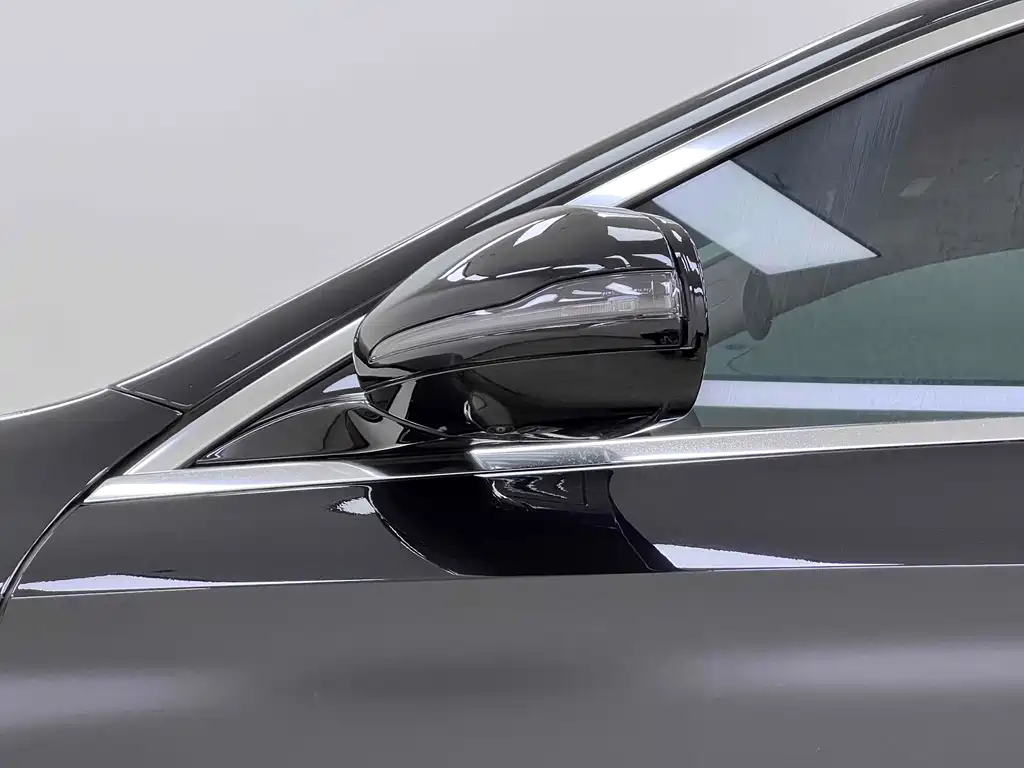 Mercedes-Benz E-Class 2023 — фото 10