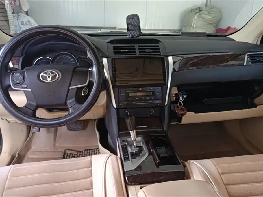Toyota Camry 2015 — фото 12