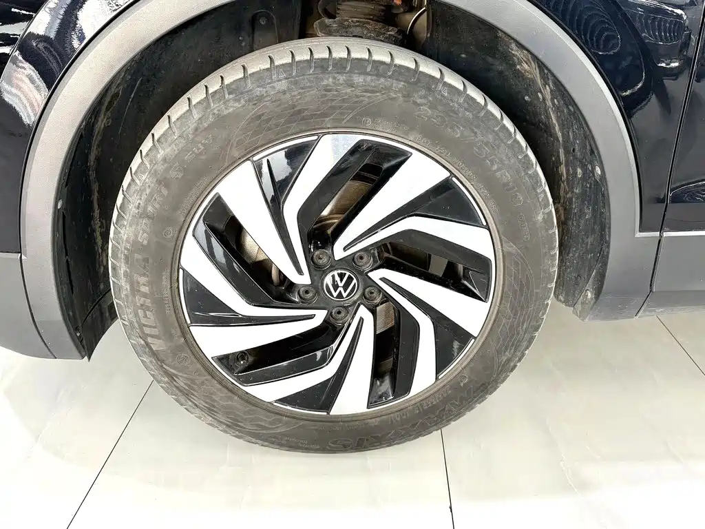 Volkswagen Tiguan L 2023 — фото 13