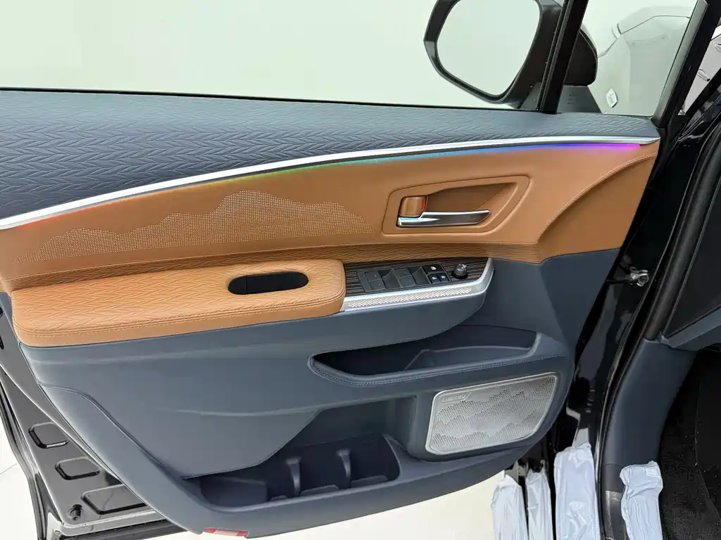 Toyota Granvia — фото 15