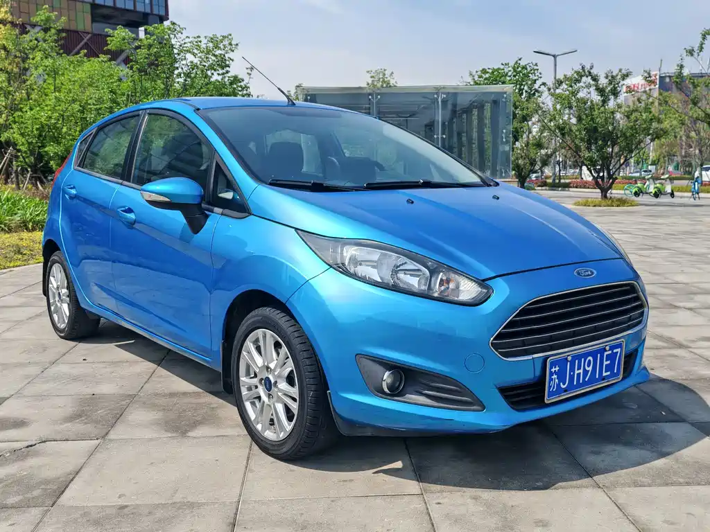 Ford Fiesta 2014 — фото 3